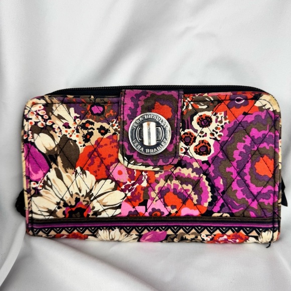 Vera Bradley Turn Lock - Zip around Wallet - RoseWood - Good Condition - Picture 1 of 16